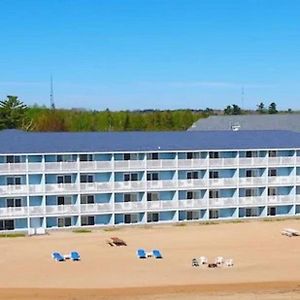 Blue Water Beachfront Hotel & Waterpark